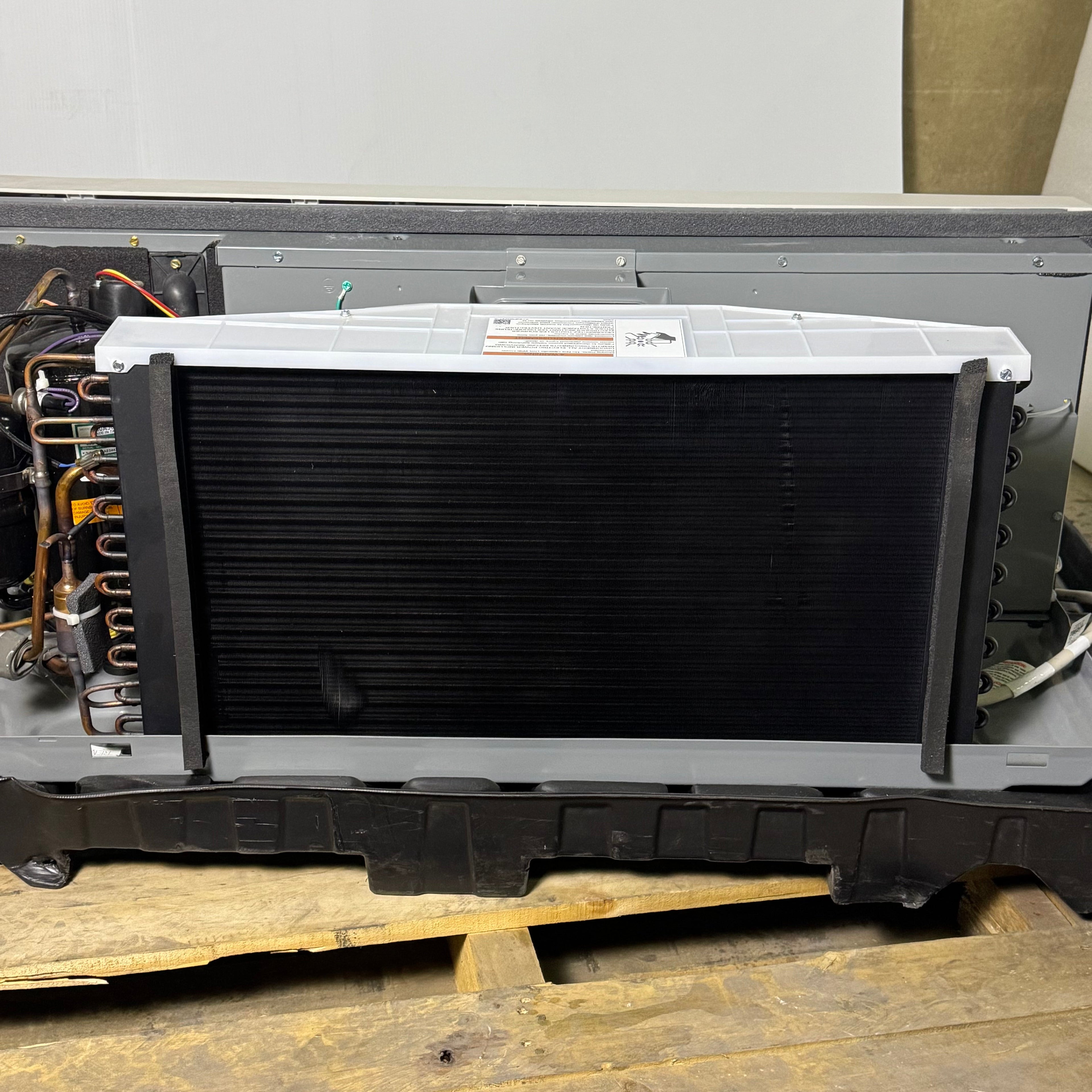 AMANA PTAC Wall Mounted Air Conditioner White 15000  BTUPTC153K35CXXX (New Other)